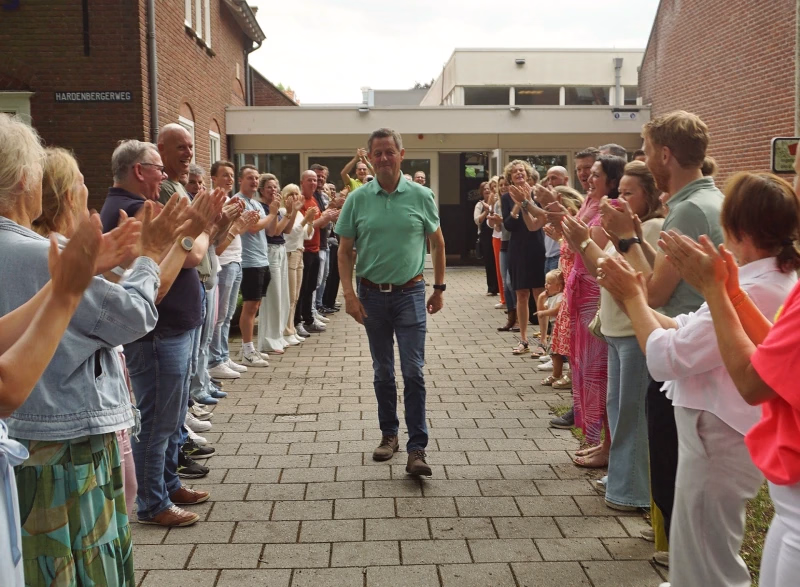Conciërge  Nico Harmelink na 25 jaar Canisius met pensioen