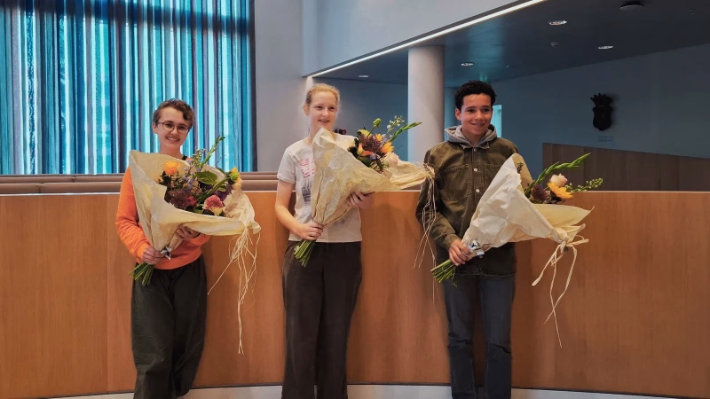 Miley Ponten wint Almelose gedichtenwedstrijd over 80 jaar vrijheid